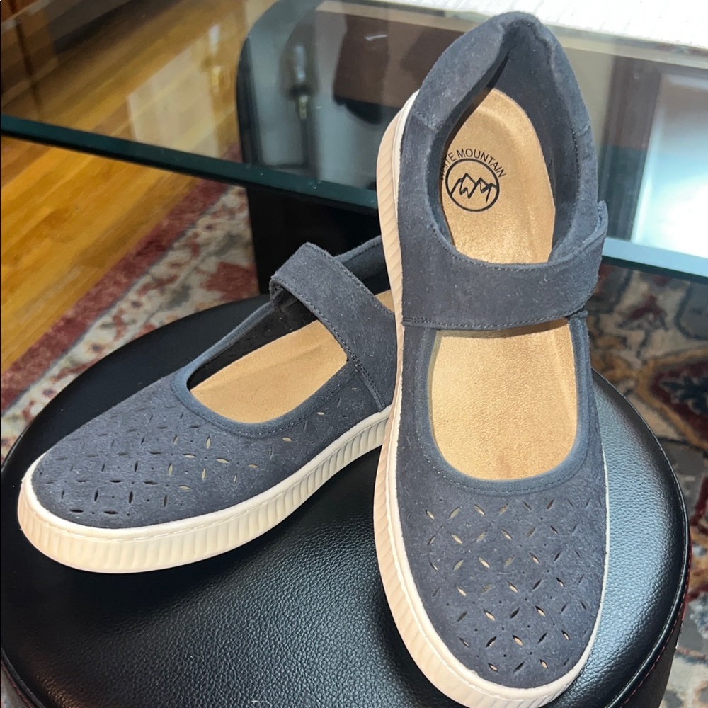 White Mountain Dark Gray Flats